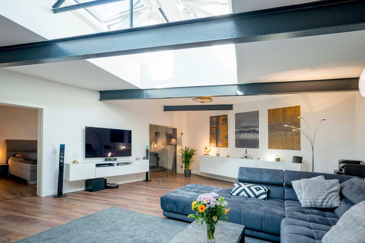 Apartment White Lofty Und White